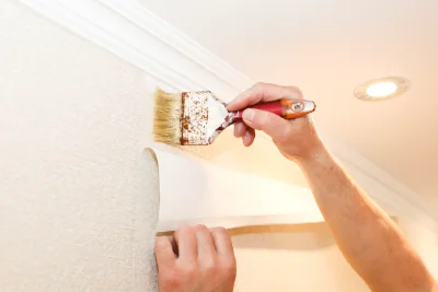 Pose de papier peint au Faulq — revêtements muraux et toiles de verre